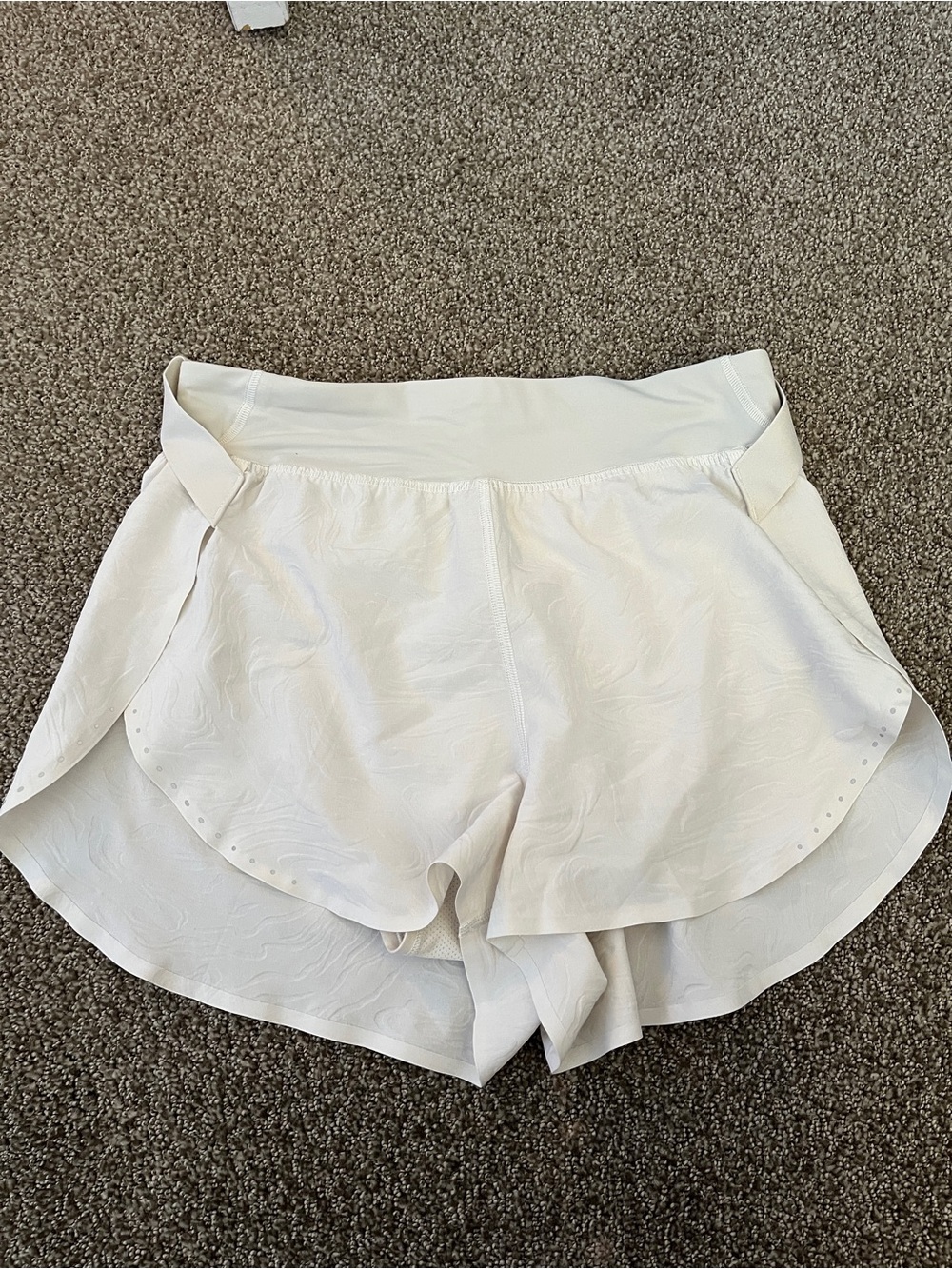 Lululemon Fast and Free High-Rise Short 2" *Airflow in Sense Emboss Mini Bone 4